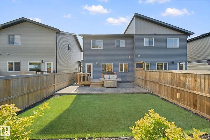 Property Photo:  72 Royal Street  AB T8N 7X4 