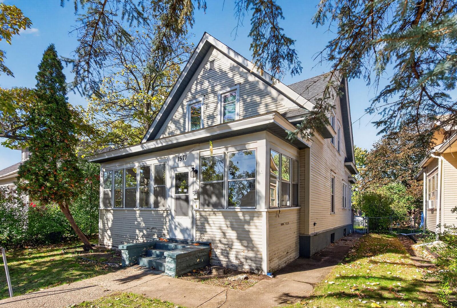 Property Photo:  1571 7th Street E  MN 55106 