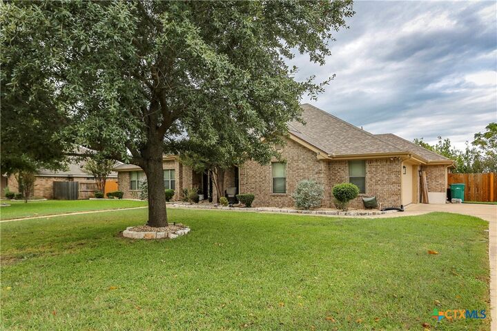 Property Photo: 2010 Elk Trail TX 76548