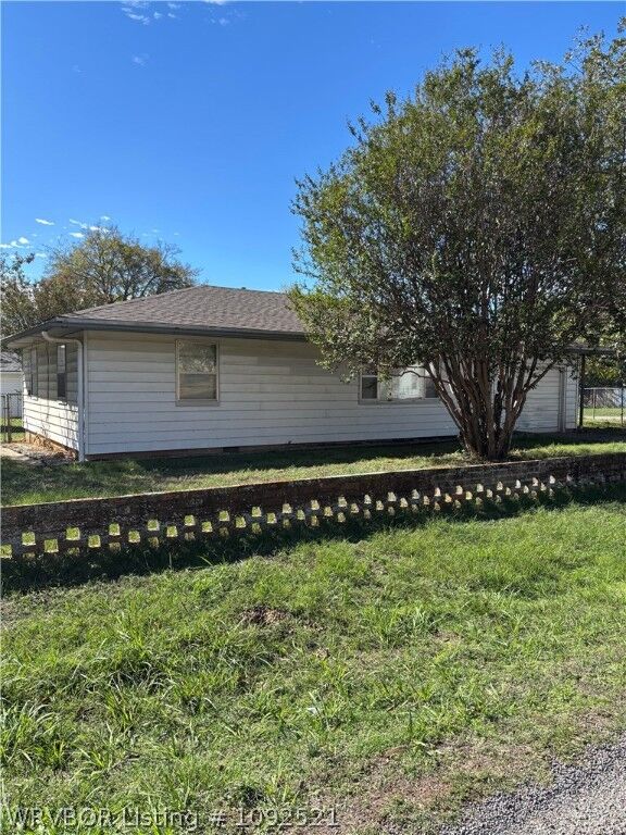 Property Photo: 200 Virginia Avenue OK 74953