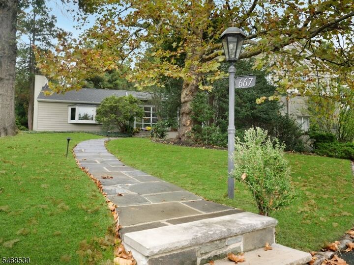 Property Photo:  667 Brentwood Dr  NJ 07079 
