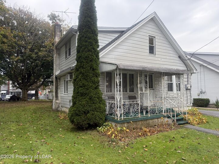 Property Photo:  624 Landmesser Ave  PA 18202 