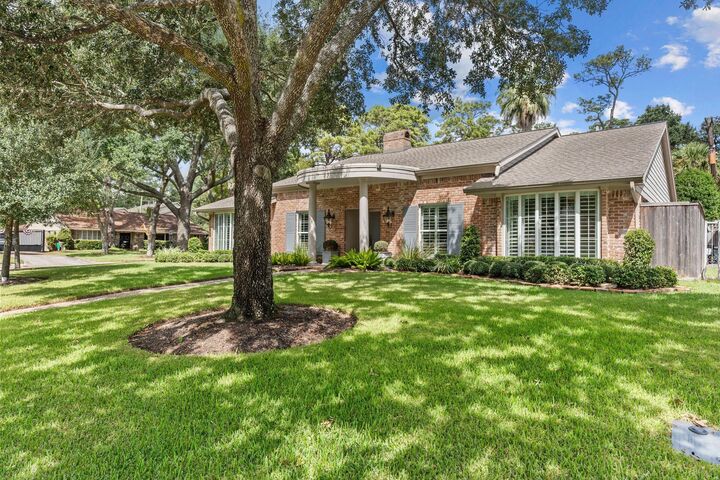 Property Photo:  10052 Lynbrook Drive  TX 77042 