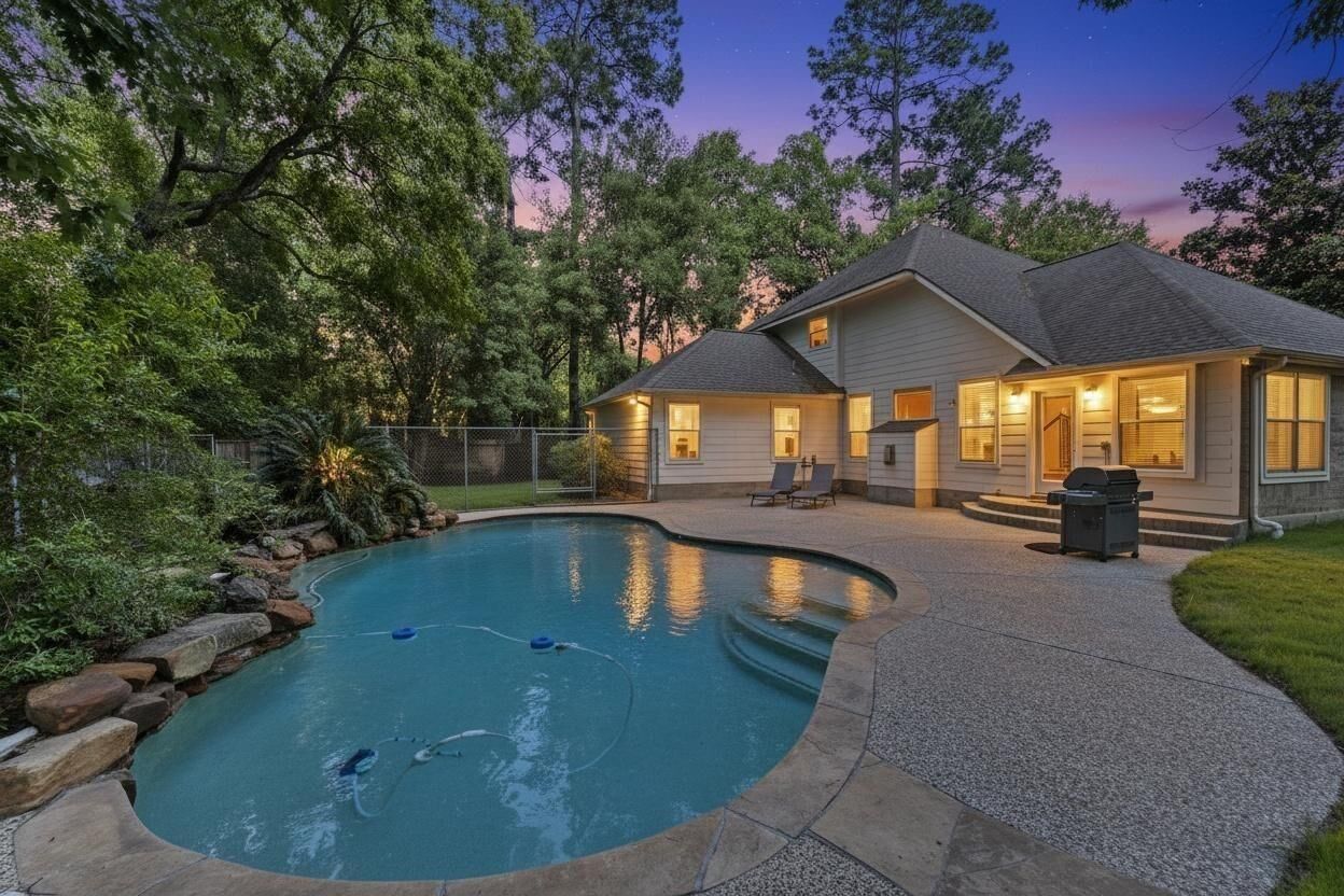 Property Photo: 78 E Hobbit Glen Drive TX 77384