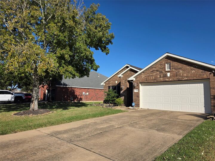 Property Photo:  611 Arbor Green Lane  TX 77469 