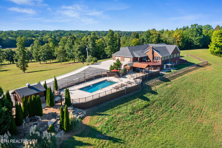 Property Photo:  1020 Thomas Rd  TN 37307 