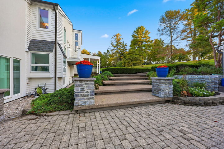 Property Photo:  2000 Hillgate Drive  KY 40515 