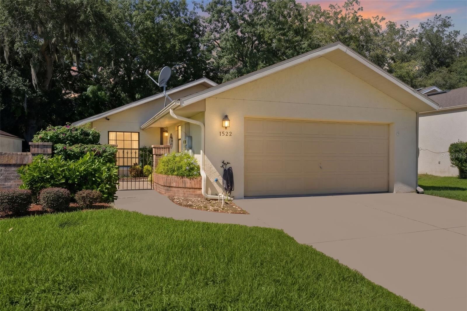 Property Photo:  1522 S Pointe Drive  FL 34748 