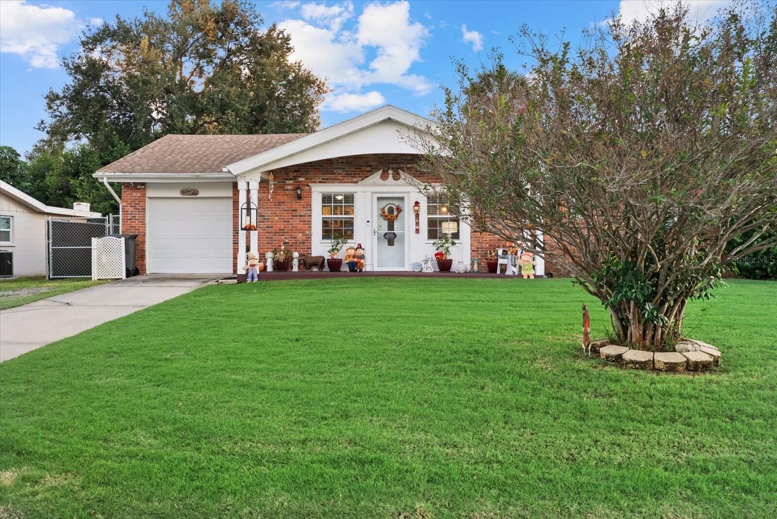Property Photo: 2212 Clark Avenue FL 34207