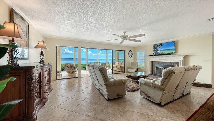 Property Photo:  4533 Bay Club Drive 11  FL 34210 