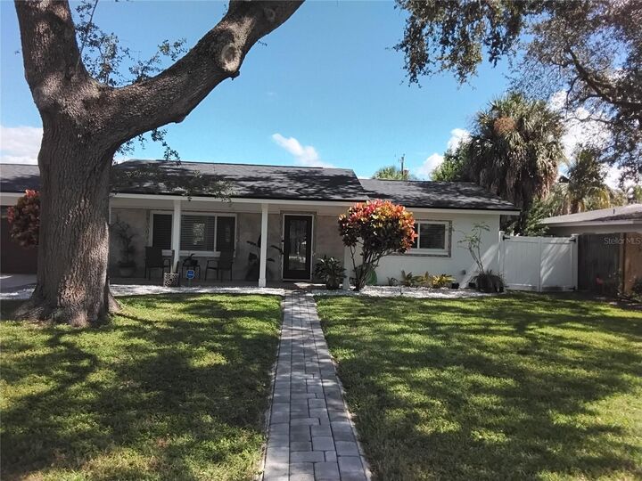 Property Photo:  571 Lentz Road  FL 33770 