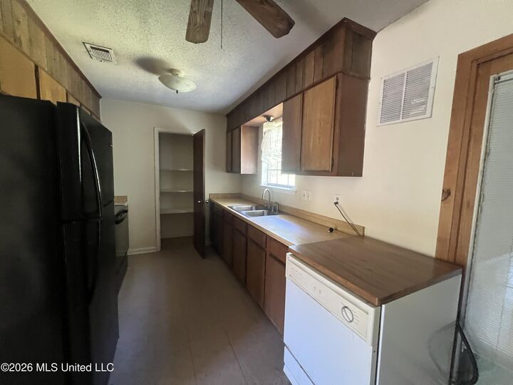 Property Photo:  4115 Yosemite Drive  MS 39564 