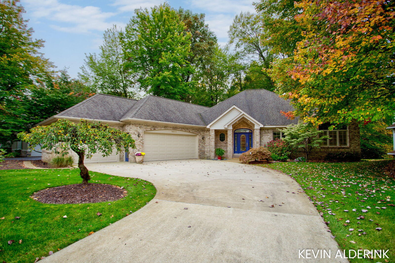 Property Photo: 14688 Creek Edge Drive MI 49424