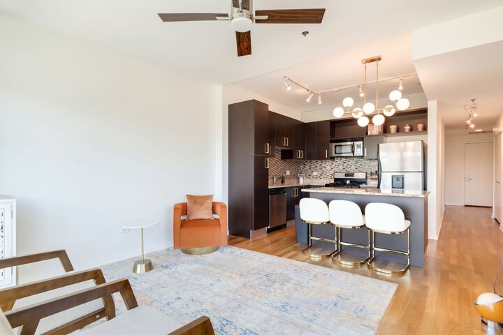 Property Photo:  225 S Sangamon Street 410  IL 60607 