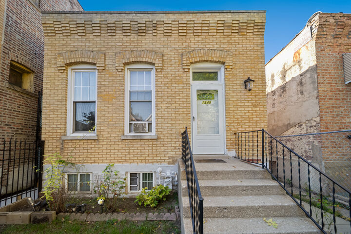 Property Photo:  1340 N Hamlin Avenue  IL 60651 