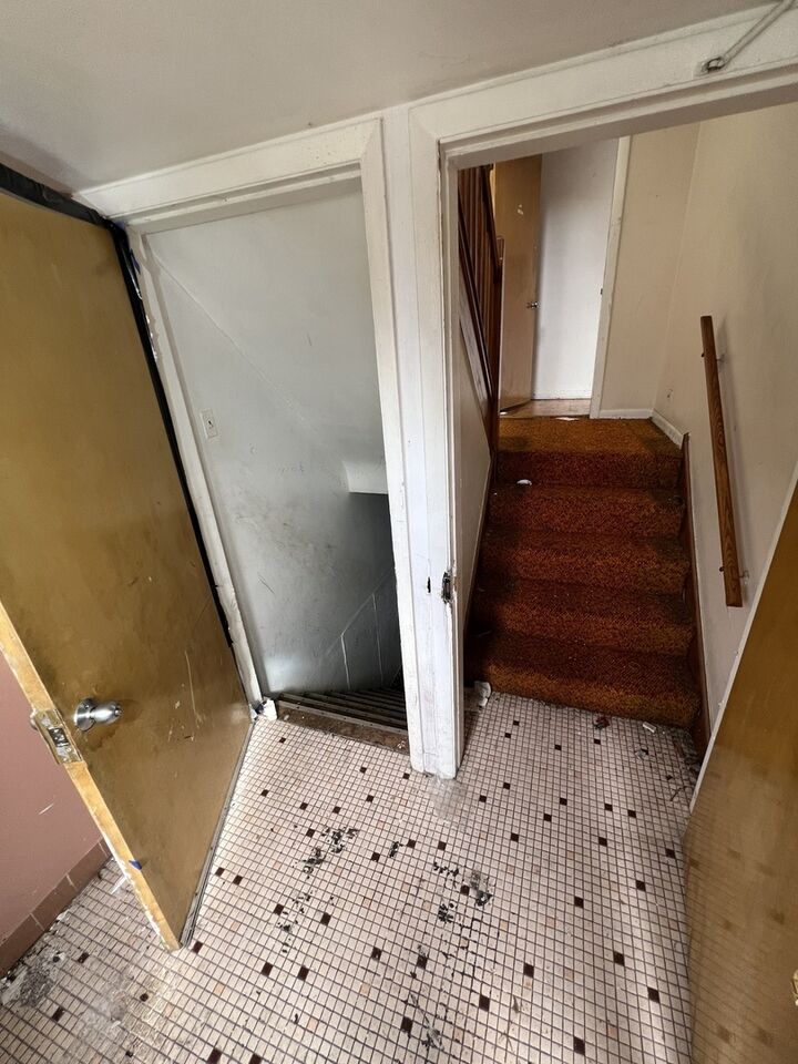 Property Photo:  3006 W Touhy Avenue  IL 60645 