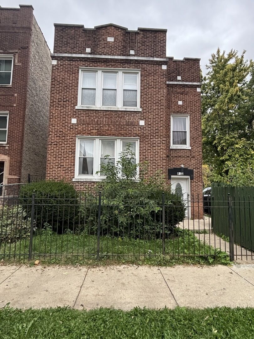 Property Photo: 4922 W Adams Street IL 60644