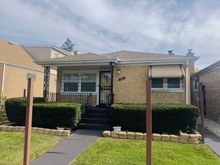 Property Photo: 5821 N California Avenue IL 60659