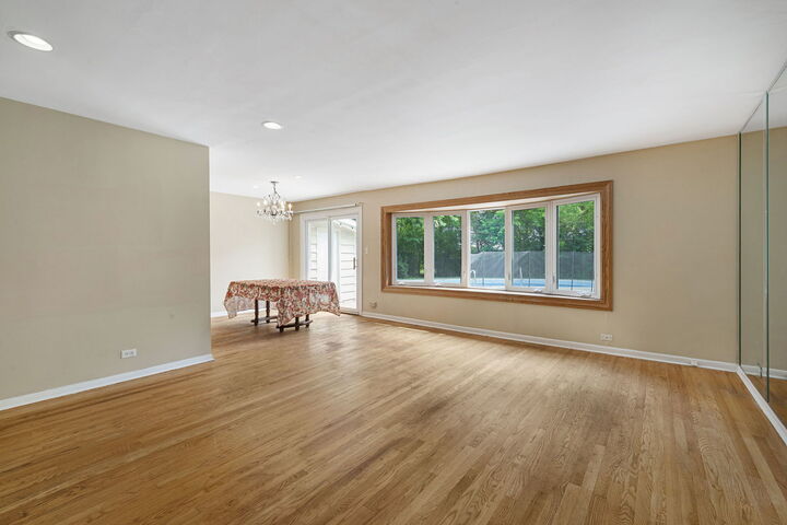 Property Photo: 146 Millbrook Lane IL 60091