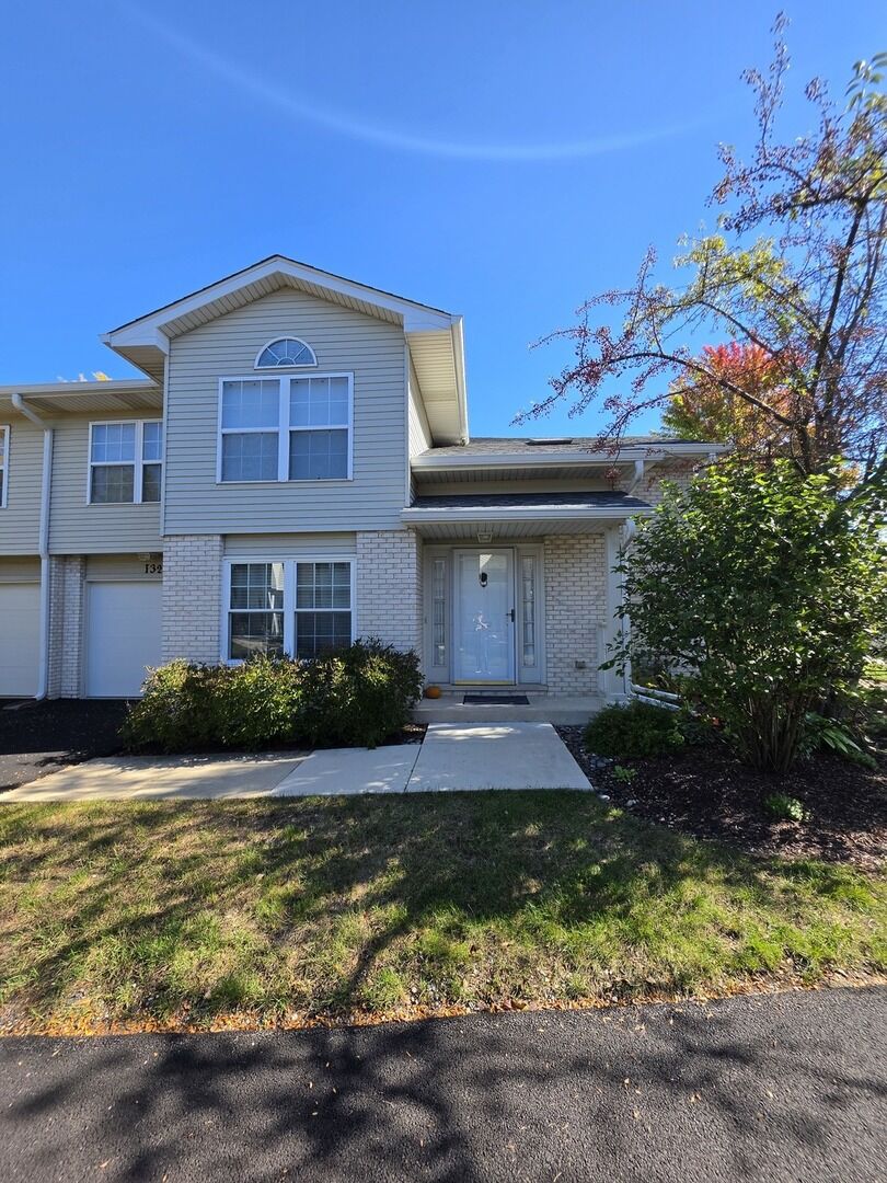 Property Photo: 1327 Sugar Court 1327 IL 60563