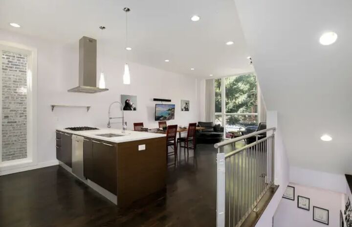 Property Photo: 827 N Rockwell Street 1 IL 60622