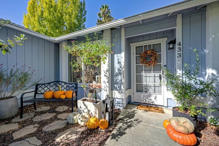 Property Photo: 433 Spinnaker Way CA 95831