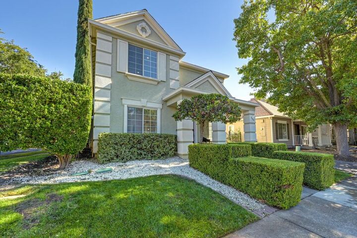 Property Photo: 9464 Cedarview Way CA 95758