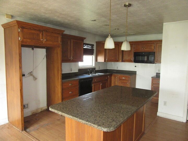 Property Photo:  501 Creekwood Ct  KY 42101 