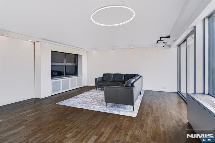 Property Photo:  2 Horizon Road 812  NJ 07024 