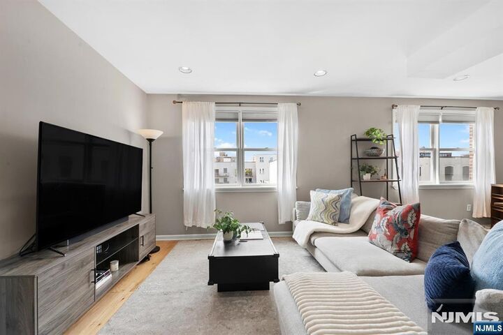 Property Photo:  225 Clinton Street 4  NJ 07030 