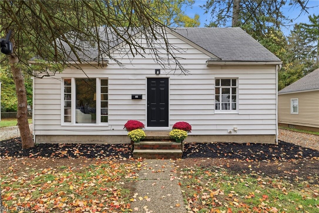 Property Photo: 1055 Seward Avenue OH 44320
