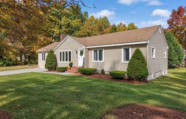 Property Photo: 7 Tokanel Road NH 03087