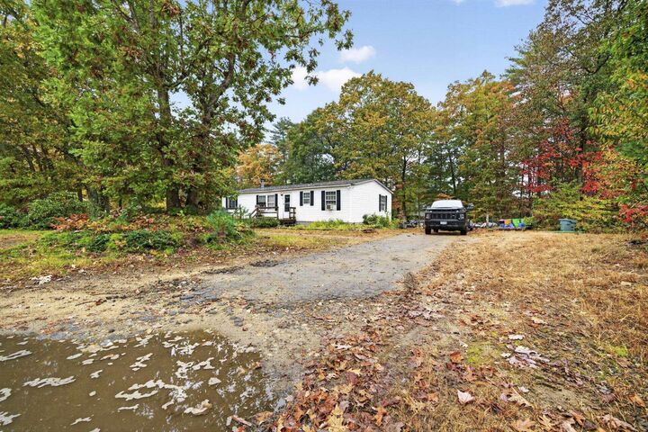 Property Photo:  15 Clover Court  NH 03077 