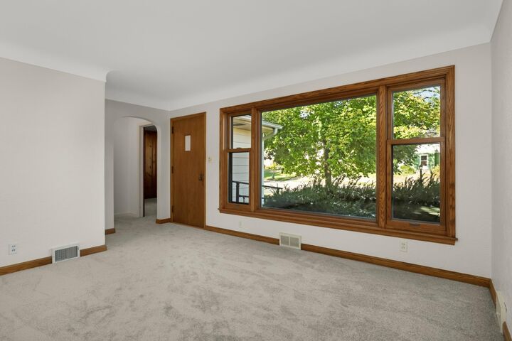 Property Photo:  1208 Hoyt Avenue E  MN 55106 