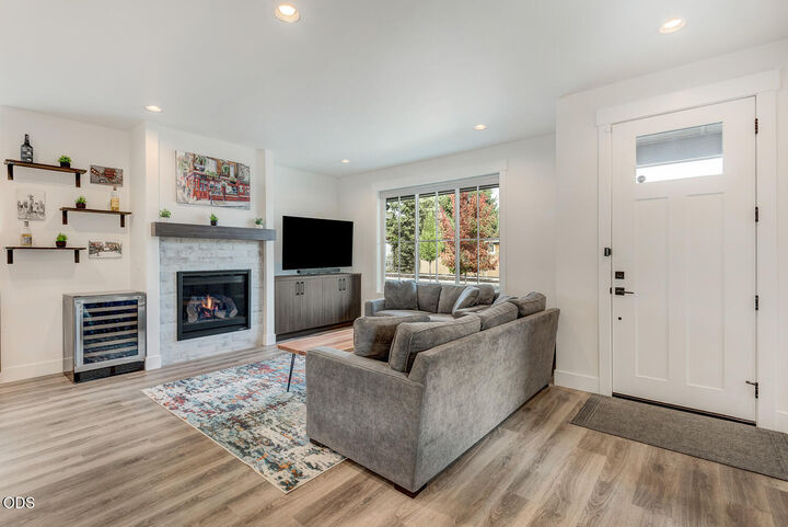Property Photo:  20449 Aberdeen Drive  OR 97702 