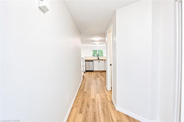 Property Photo:  699 Laurelwood Drive  ON N2V 2T8 