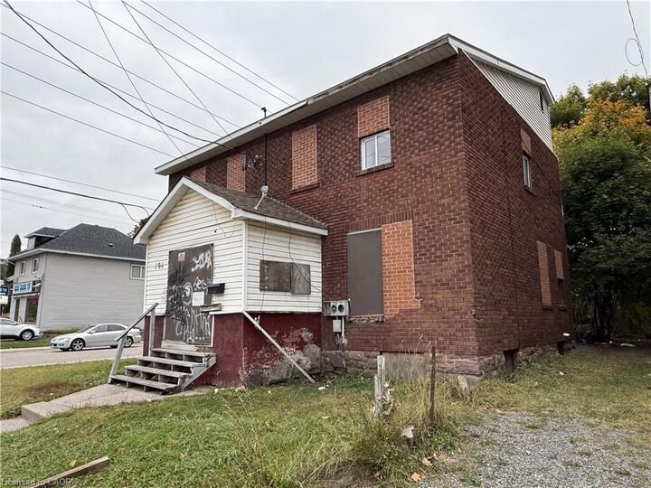 Property Photo:  104 Albert Street E  ON P6A 2J1 
