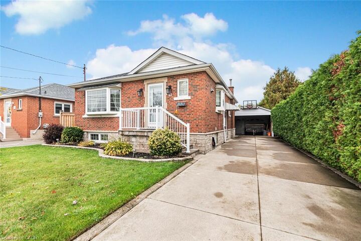 Property Photo:  43 Alderney Avenue  ON L9A 2A6 