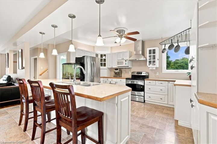 Property Photo:  233 Mansion Street  ON N2H 2K5 