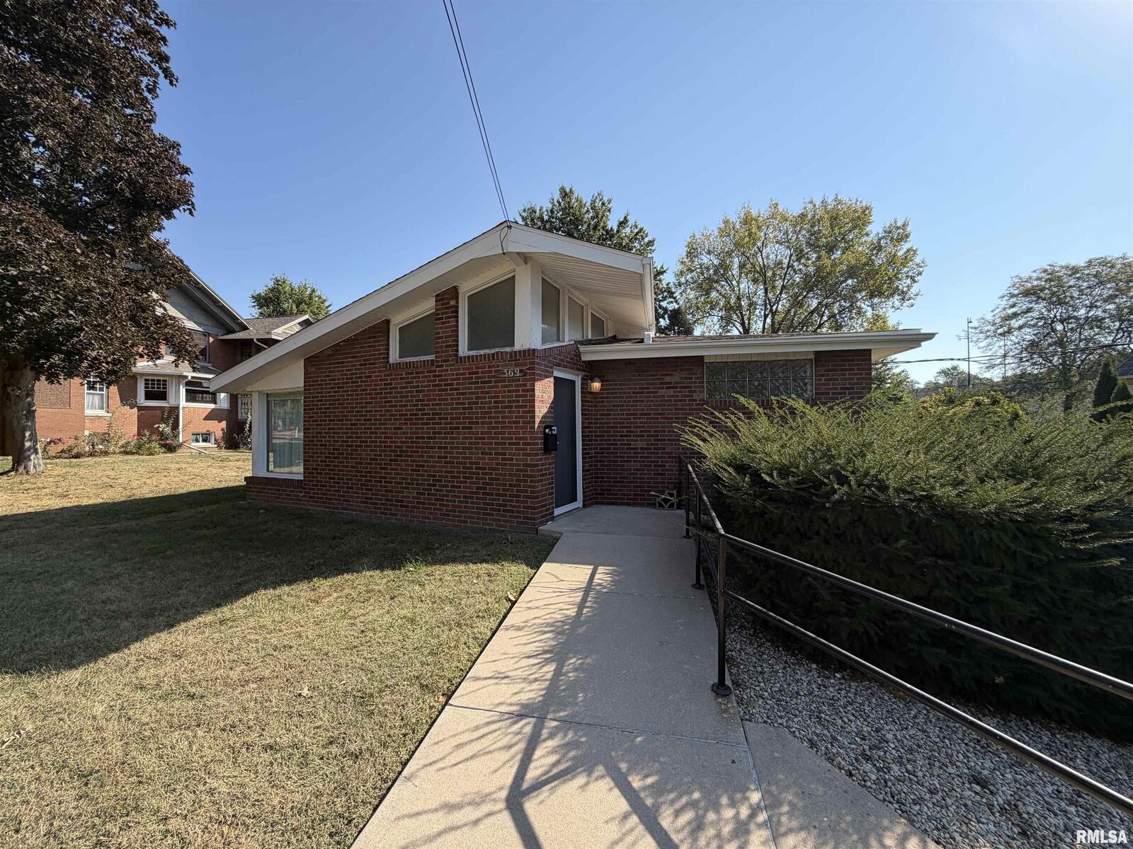 Property Photo: 369 N Kellogg Street IL 61401