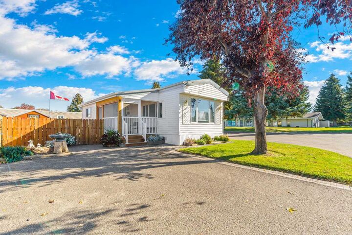 Property Photo:  2248 Southview Drive SE 64  AB T1B 1R3 