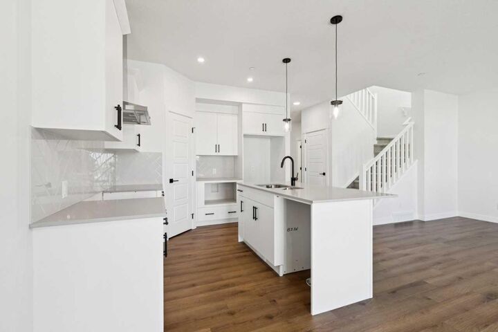 Property Photo:  46 Hotchkiss Gardens SE  AB T3S 0T5 