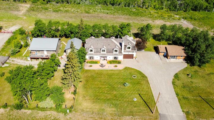 Property Photo:  622 First Avenue  AB T0K 1W0 
