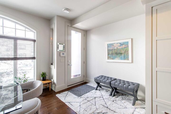 Property Photo:  2214 30 Street SW 105  AB T3E 2L8 