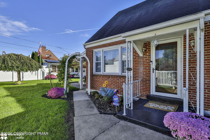 Property Photo:  1134 E Cedar Street  PA 18109 
