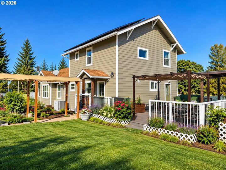 Property Photo: 33979 Mount Pleasant Rd OR 97355
