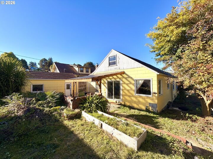Property Photo:  1321 California Ave  OR 97420 