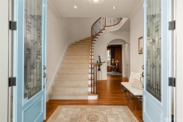 Property Photo:  410  8th Avenue W  WA 98033 