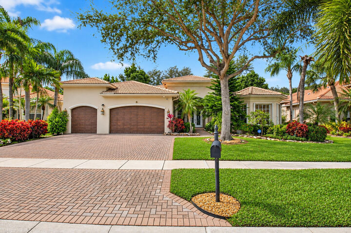 Property Photo:  6940 Balboa Island Court  FL 33446 