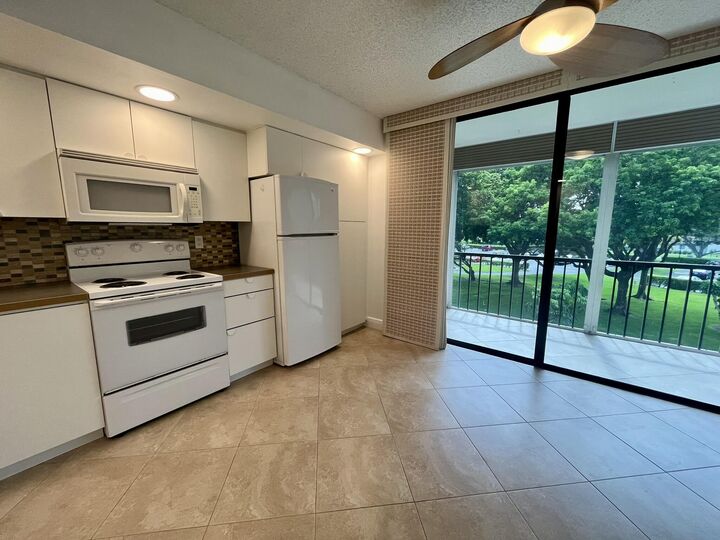 Property Photo:  5190 Las Verdes Circle 314  FL 33484 